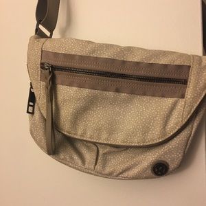 Lululemon festival bag II Freckle flower dune